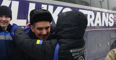 После долгой паузы состоялся обмен пленными: кого Украина вернула домой (фото, видео)