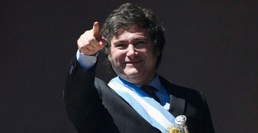 "Из бедности не выйдешь магией": президент Аргентины объяснил, как вытянет экономику из кризиса