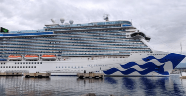 Турист показав, як круїзний лайнер почало затоплювати посеред ночі (фото)