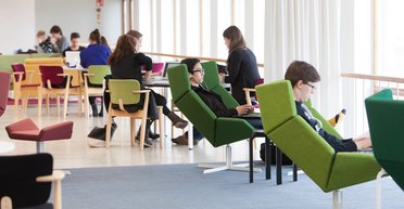 Суп с лососем и престижные ПТУ. 7 фактов о финском образовании