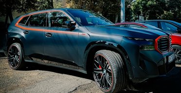 Гигант за 10 миллионов: в Украине появился уникальный 1000-сильный кроссовер BMW (фото)