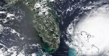 Гром в раю. Что известно об урагане "Дориан", разоряющем Багамы и грозящем США