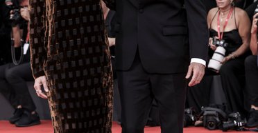 Хоакін Фенікс вийшов на червону доріжку Венеційського кінофестивалю зі своєю сестрою (фото)