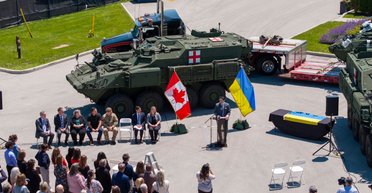 Канада передала Україні першу партію броньованих машини швидкої допомоги ACVS (відео)