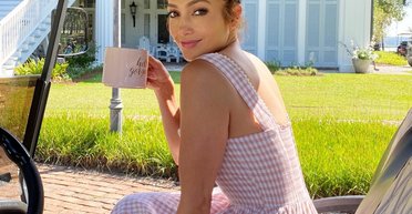 Дженнифер Лопес показала себя без макияжа и фильтров (видео)