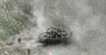 Россияне на БМД-4 раздавили собственный десант под Курском: аналитики отреагировали (видео)