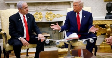 "Бомбят, как сумасшедшие": Трамп прокомментировал массированные атаки России по Украине (видео)