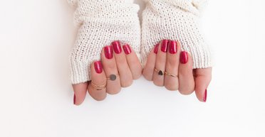 Майстер не винен: чому манікюр погано тримається на нігтях