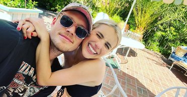 Емма Робертс була помічена на прогулянці зі своїм бойфрендом (фото)