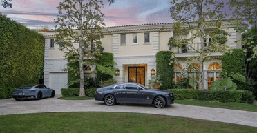 "Убивча" знижка: особняк, у якому брати напали на батьків, продали "за копійки"