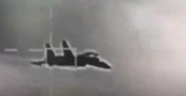 Система "снайпер": F-16 ВПС Тайваню взяв на приціл китайський винищувач J-15 (відео)