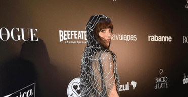 Дакота Джонсон зʼявилася на публіці в сукні-павутині (фото)