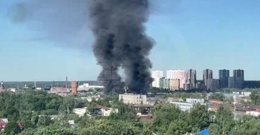 Взрывалось и дымило: в Подмосковье произошел пожар на предприятии, что известно (видео)