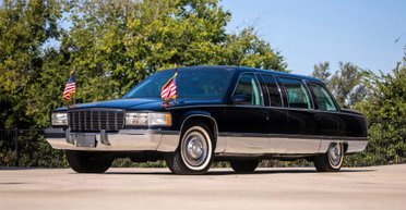 Президентский эксклюзив: на аукцион выставили бронированный лимузин Билла Клинтона (фото)