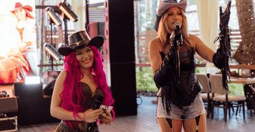 "Хочу жити тут і зараз": українка влаштувала вечірку за 3 мільйони гривень — там був весь бомонд (фото)