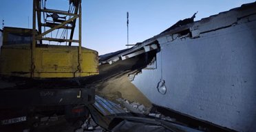 Третий раз за месяц: ВС РФ сбросили авиабомбы на остров Змеиный, —  командование (фото)