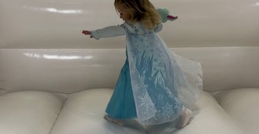 Дружина Бориса Джонсона показала зворушливі кадри з трирічною донькою (фото, відео)