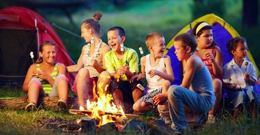 Дитячий відпочинок-2023: які ціни та умови безпеки пропонують літні табори цього сезону