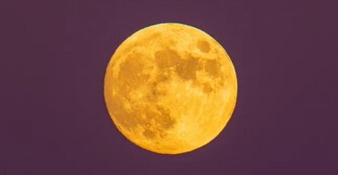 Останній супермісяць 2024: коли можна побачити унікальний повний Місяць поруч із "Сімома сестрами"