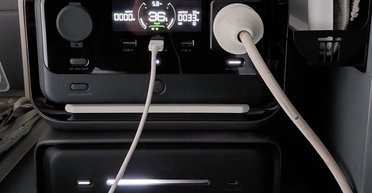 Бюджетная зарядная станция для самого главного: какую модель высоко оценили в Украине (фото)