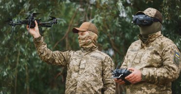 Оставили без воды и боеприпасов: FPV-дроны ВСУ вывели из строя технику оккупантов (видео)