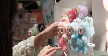 Люди массово сжигают свои Лабубу из-за жуткой теории заговора: о чем идет речь (фото)