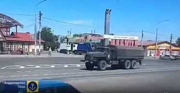 В Мариуполе увеличивается количество инженерной техники ВС РФ: что происходит (видео)