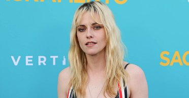 Шкіряний бюстгальтер і підтяжки: Крістен Стюарт здивувала вбранням на прем'єрі фільму (фото)