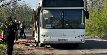 Войска РФ ударили дроном по автобусу в Сумской области: погибли люди, много раненых, – СМИ