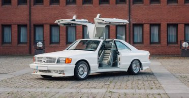 На аукцион выставили необычный Mercedes W126 80-х с дверьми типа "крыло чайки" (фото)