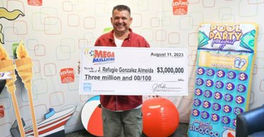 Солідний депозит: чоловік дізнався про джекпот у $3 млн через місяць після перемоги