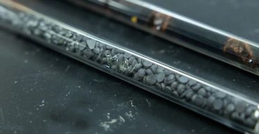 Новий матеріал: створено скло, яке відновлюється після пошкодження