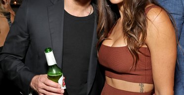 Мэтт Дэймон был замечен на пляже в Майами с супругой (фото)