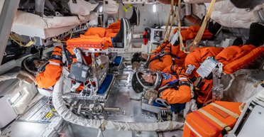 Тісно, як у бусику: NASA показало космічний корабель "Оріон" зсередини (відео)