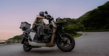 Бездорожье — не помеха: презентован электрический скутер-кроссовер (видео)