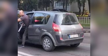 Плохо воевал: во Львове водитель оскорбил бойца ВСУ из-за нарушения ПДД, — соцсети (видео)