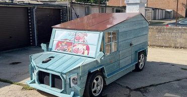 Раритетный британский спорткар превратили в самый быстрый в мире сарай (фото)