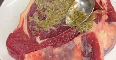 Вкуснейшая говядина на праздничный стол: рецепт от кулинарного эксперта (видео)