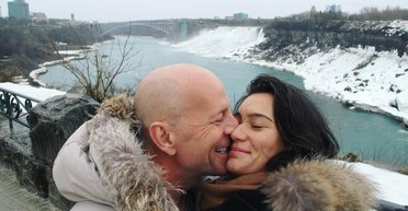 Дружина хворого Брюса Вілліса розповіла правду про його стан