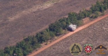 Завдали влучного удару БПЛА: українські бійці знищили російський танк Т-72 (фото, відео)