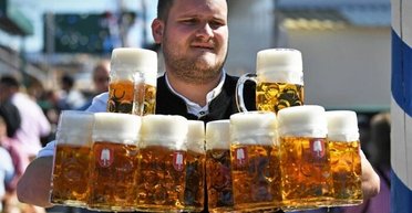 У перший день Октоберфесту лікарі 500 разів надавали медичну допомогу: що сталось