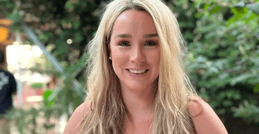 Занадто велика: британка продала будинок, щоб зробити пластику грудей (фото)