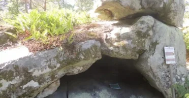 Древнейшая из найденных: во французской пещере археологи открыли первую в истории трехмерную карту