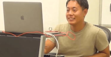 Чоловік спить по 30 хвилин на день, щоб продовжити своє життя (фото)