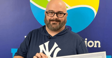 "Ідеальний шторм" допоміг чоловікові виграти велику суму в лотерею (відео)