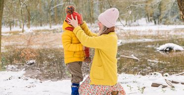Мати хлопчика з особливим кольором волосся постійно виправдовується перед людьми (фото)