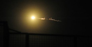 Десятки вибухів: росіяни масовано атакували Дніпро "Шахедами", у місті пожежі