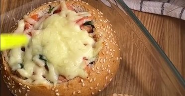 Ситно і швидко: рецепт булочок без випічки з начинкою