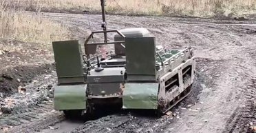 ВСУ взорвали российского наземного робота "Курьер": что о нем известно (видео)