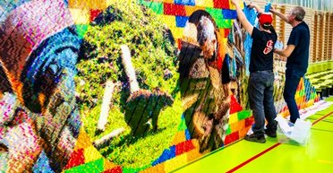 Новый мировой рекорд: в Швейцарии собрали гигантский мурал из конструктора Lego — сколько деталей понадобилось (фото)
